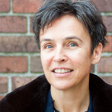 Dr. Joana Breidenbach